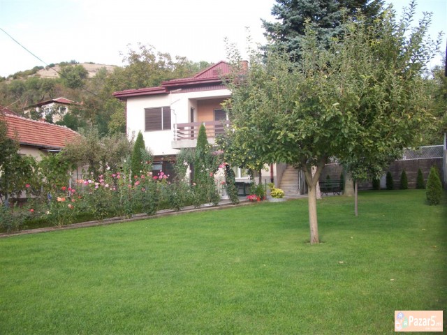 СЕ  ПРОДАВА   КУЌА  ВО  СЕЛО  БАЊАНИ 