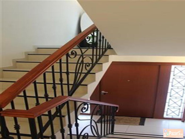 Se Izdava Trosoben Stan Vo Zdanec