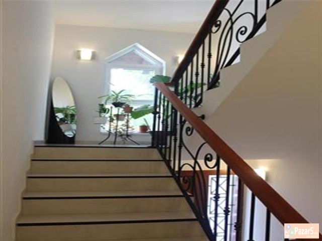 Se Izdava Trosoben Stan Vo Zdanec