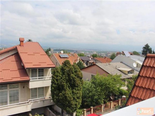 Se Izdava Trosoben Stan Vo Zdanec