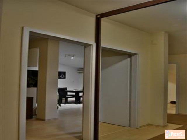 Se Izdava Trosoben Stan Vo Crnice