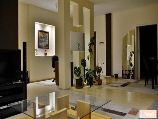 Se Izdava Trosoben Stan Vo Crnice