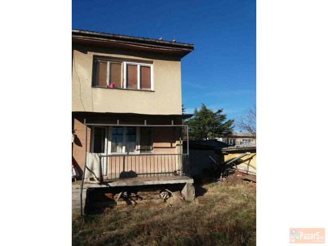 Се продава куќа во Бутел