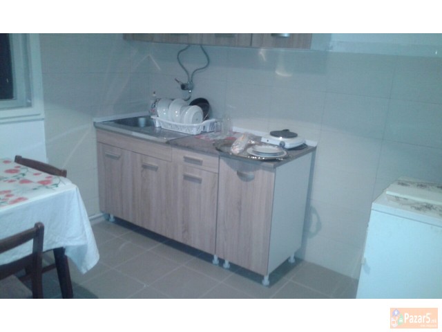 СЕ ИЗДАВА 3-СОБЕН И ГАРСОЊЕРА НА ВОДНО