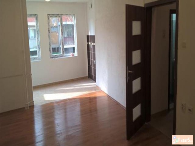 Se Iznajmuva Trosoben Prazen Stan Vo Centar/prolet