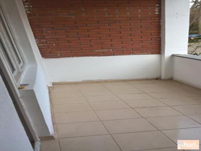 Se Iznajmuva Trosoben Prazen Stan Vo Centar/prolet