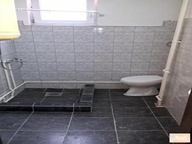 Se Iznajmuva Trosoben Prazen Stan Vo Centar/prolet