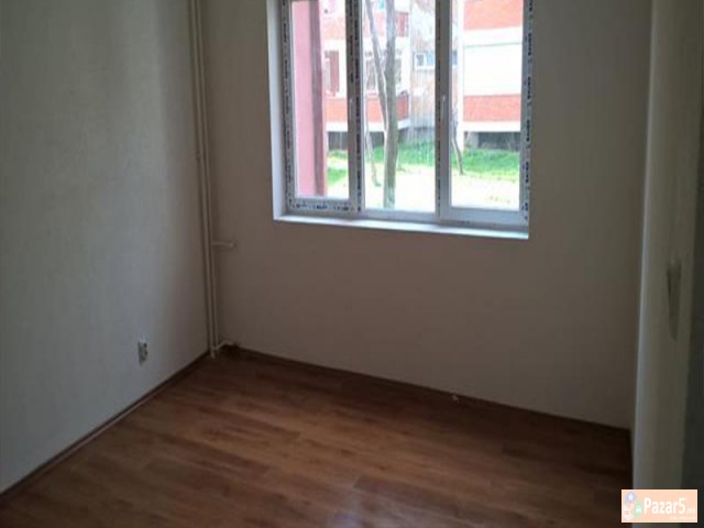 Se Iznajmuva Trosoben Prazen Stan Vo Centar/prolet