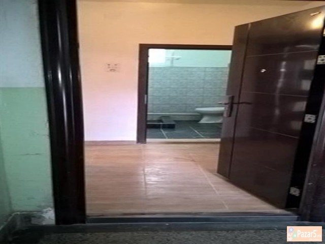 Se Iznajmuva Trosoben Prazen Stan Vo Centar/prolet