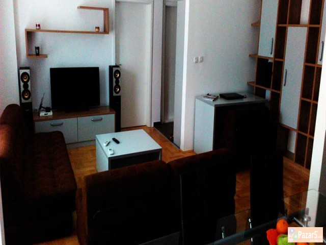 Se Izdava Dvosoben Stan Vo Crnice