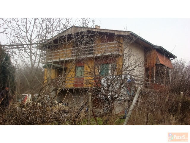 Се продава земјиште и куќа во атарот на с.Ајватовц