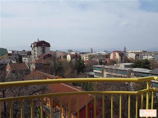 Se Iznajmuva Trosoben Stan Vo Centar