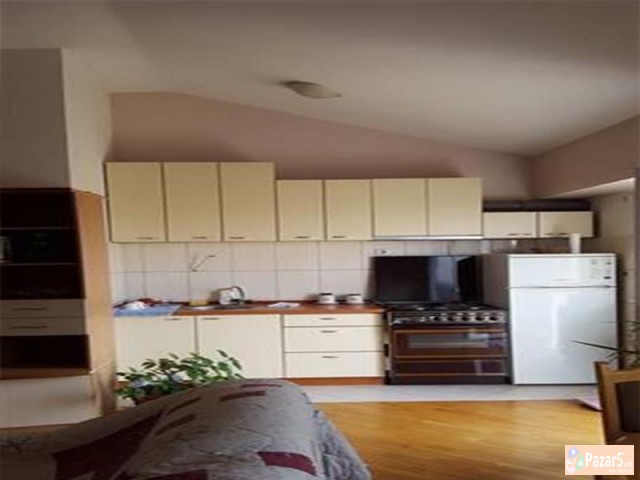 Se Iznajmuva Trosoben Stan Vo Centar