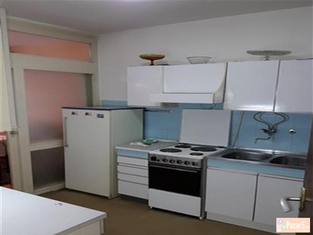 Se Izdava Trosoben Stan Vo Centar