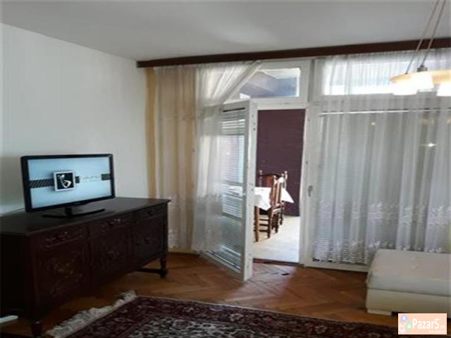 Se Izdava Trosoben Stan Vo Centar