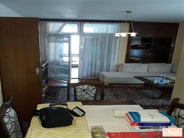 Se Izdava Trosoben Stan Vo Centar