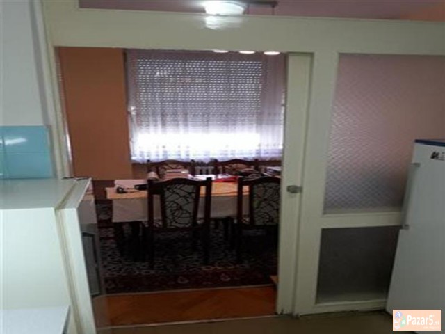 Se Izdava Trosoben Stan Vo Centar