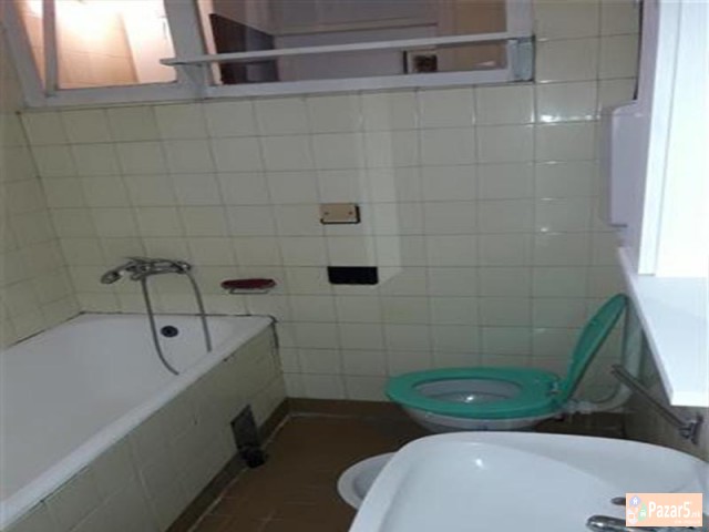 Se Izdava Trosoben Stan Vo Centar