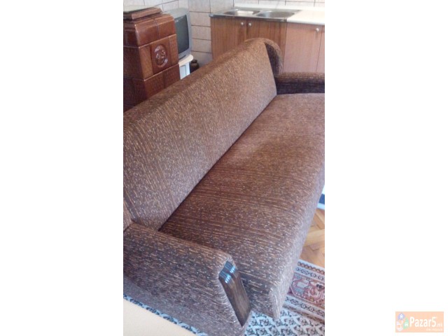 Krevet Nov I Dva Televizora