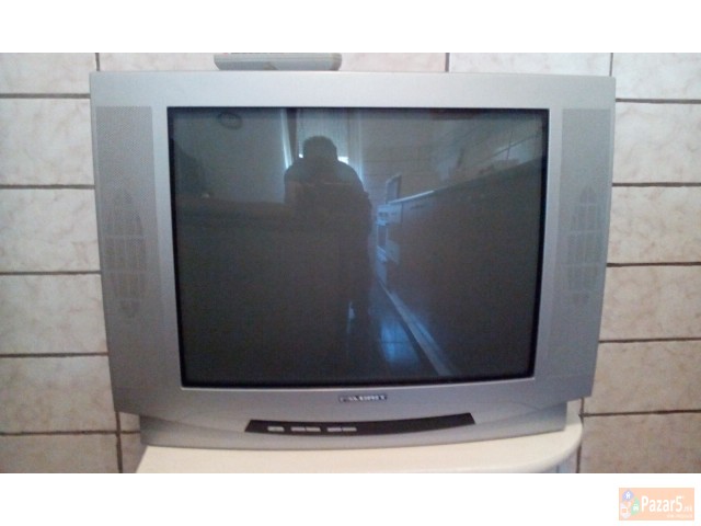 Krevet Nov I Dva Televizora