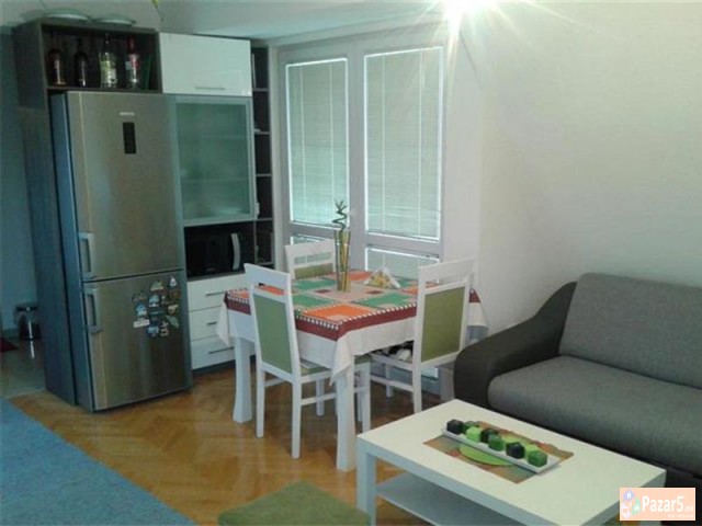 Se Izdava Dvosoben Stan Vo Centar