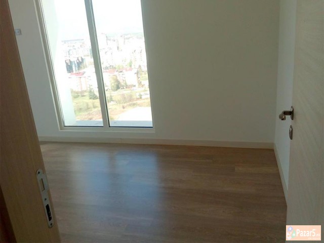 Se Izdava Prazen Trosoben Stan Vo Cevahir