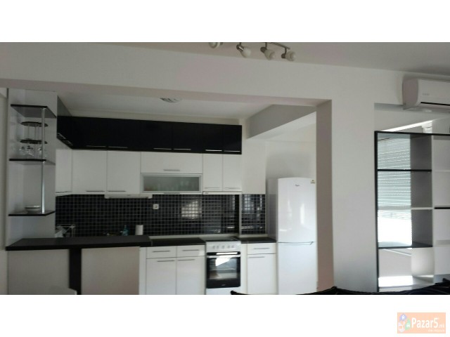 СЕ ПРОДАВА 3-СОБЕН СТАН ВО ЦЕНТАР