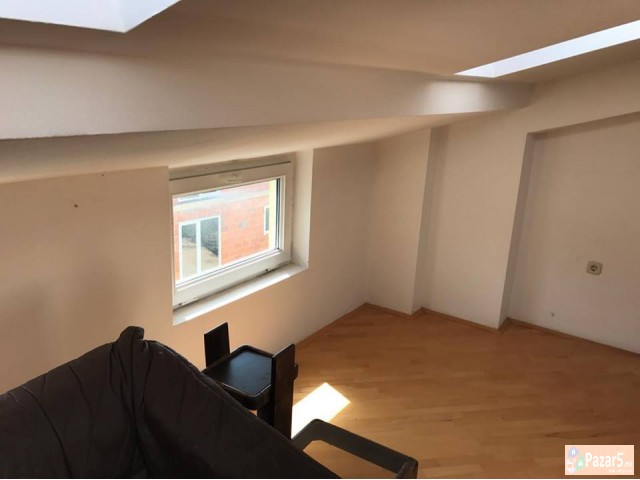 ГАРСОЊЕРА ПОЗАДИ ХОТЕЛ РОЈАЛ ОХРИД