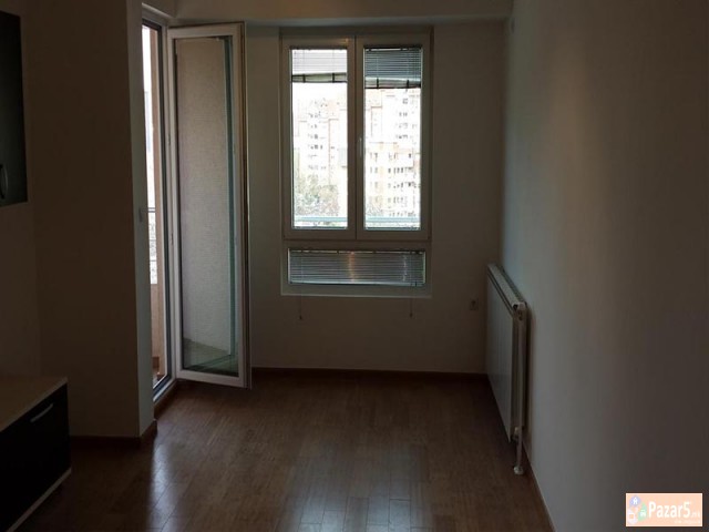 СЕ ИЗДАВА ПРАЗЕН ТРОСОБЕН СТАН ВО АЕРОДРОМ