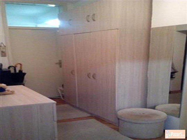 СЕ ИЗДАВА ДВОСОБЕН СТАН ВО КИСЕЛА ВОДА