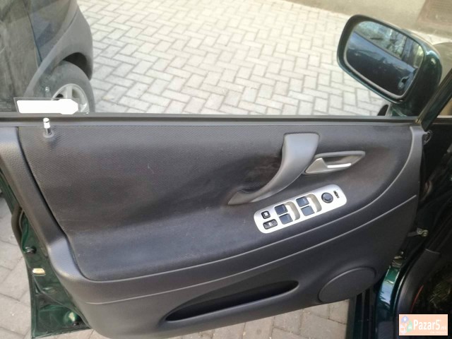 Odlicen Ekonomicen Familijaren Avtomobil !