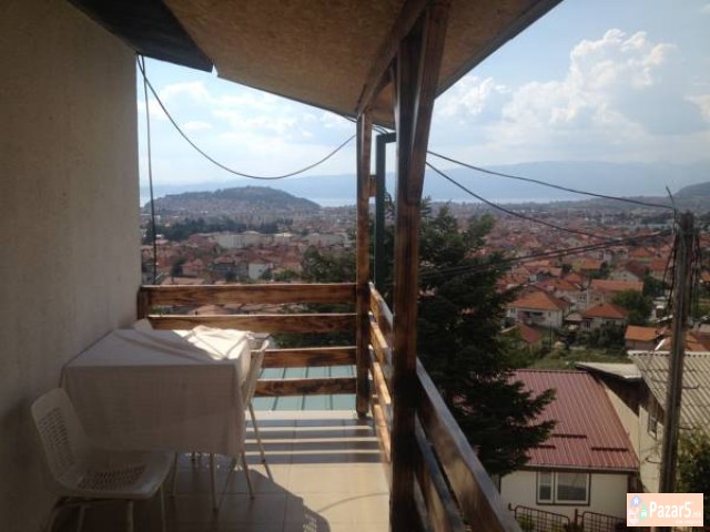 Se Izdava Sprat Od Kuka Vo Ohrid