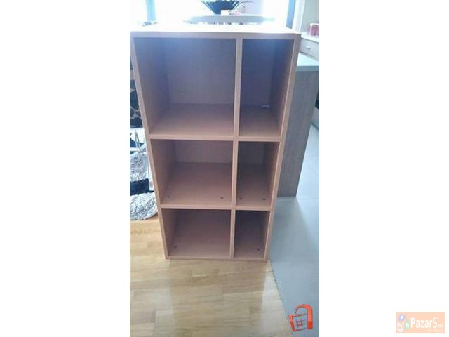 Продавам полици