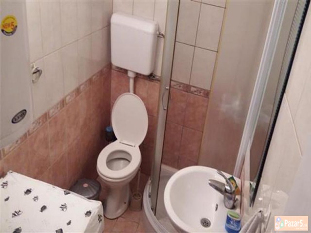 СЕ ИЗДАВА ТРОСОБЕН СТАН ВО АЕРОДРОМ