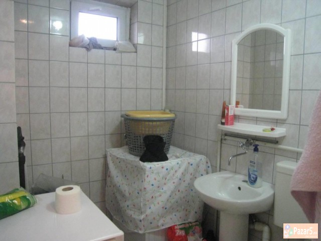 Се продава трособен стан во Хром