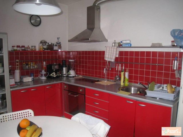 Се продава трособен стан во Хром