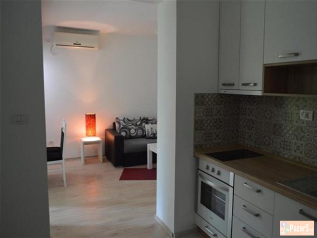 Se Iznajmuva Trosoben Stan Vo Centar