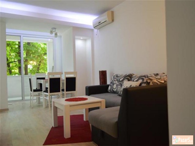 Se Iznajmuva Trosoben Stan Vo Centar