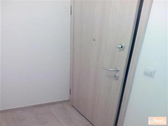 Se Iznajmuva Prazen Trosoben Stan Za Kancelarii Vo