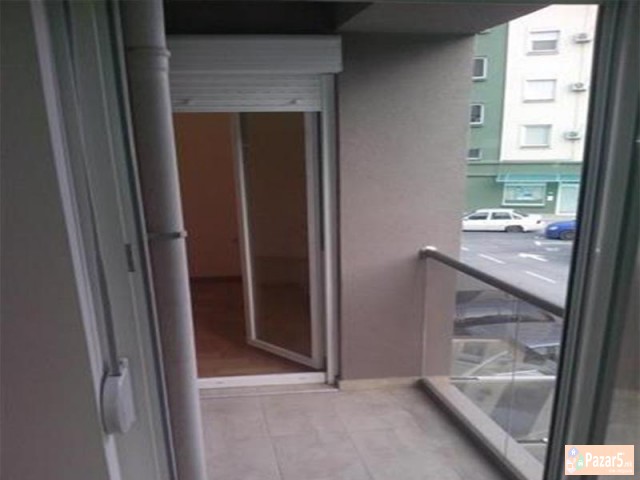 Se Iznajmuva Prazen Trosoben Stan Za Kancelarii Vo