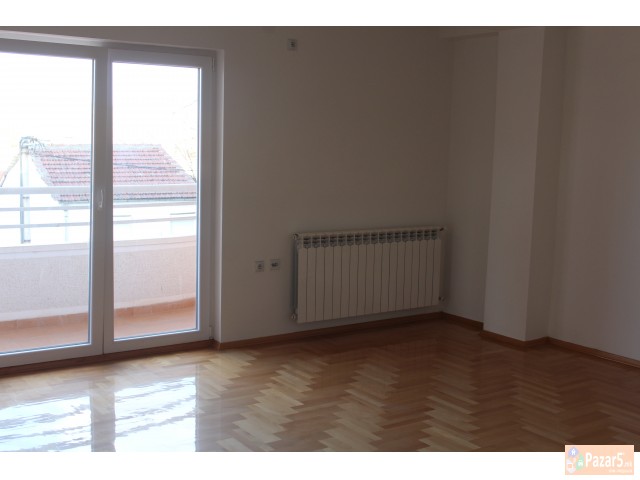 Се продава нов трособен во Маџир Маало