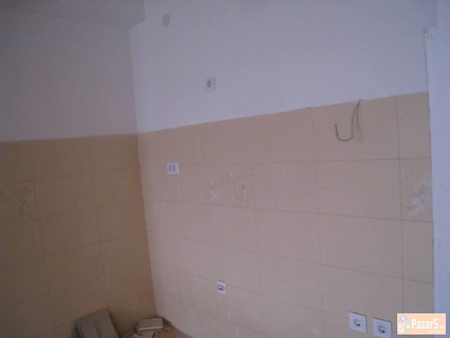 Се продава нов двособен стан на јужен булевар