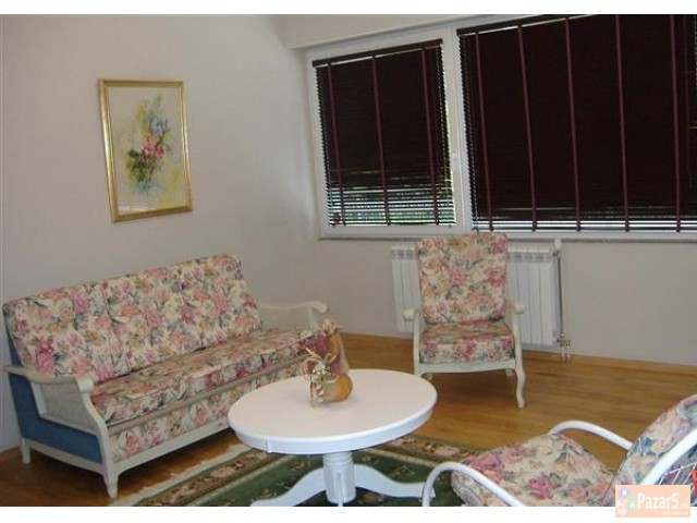 Се изнајмува луксузен стан 107м2 во Црниче