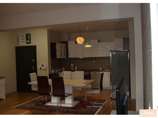 Се изнајмува луксузен стан 107м2 во Црниче