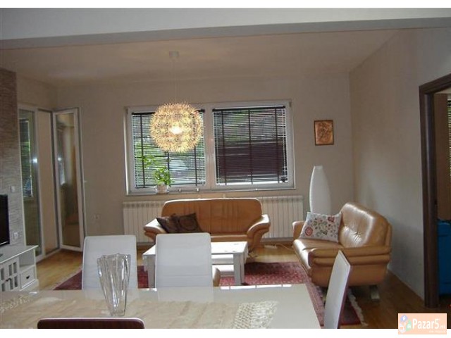 Се изнајмува луксузен стан 107м2 во Црниче