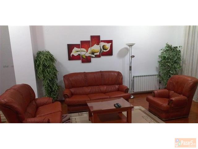 Се изнајмува стан 96м2 во Центар-Дебар Маало