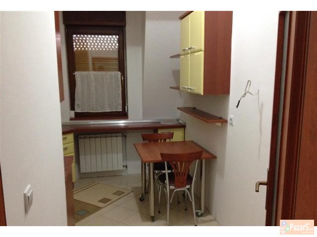 Се изнајмува стан 96м2 во Центар-Дебар Маало