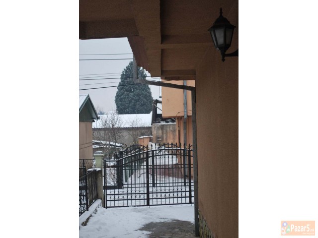 Се продава 245 м2 куќа во Бутел