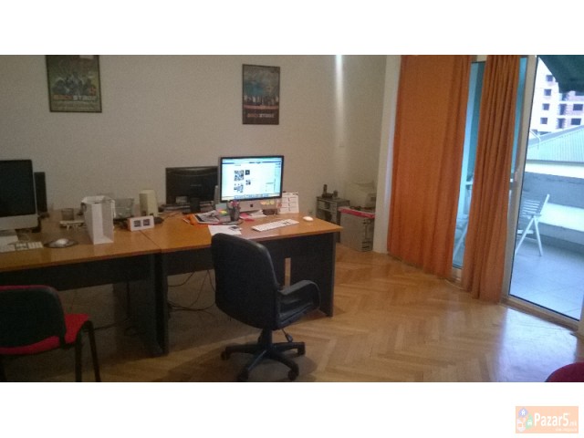 Се изнајмува стан од 90 м2 во Центар