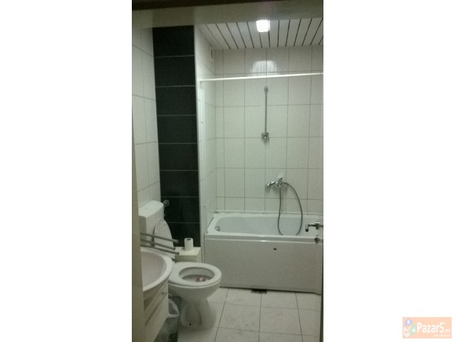 Се изнајмува деловен простор 90м2 во Центар